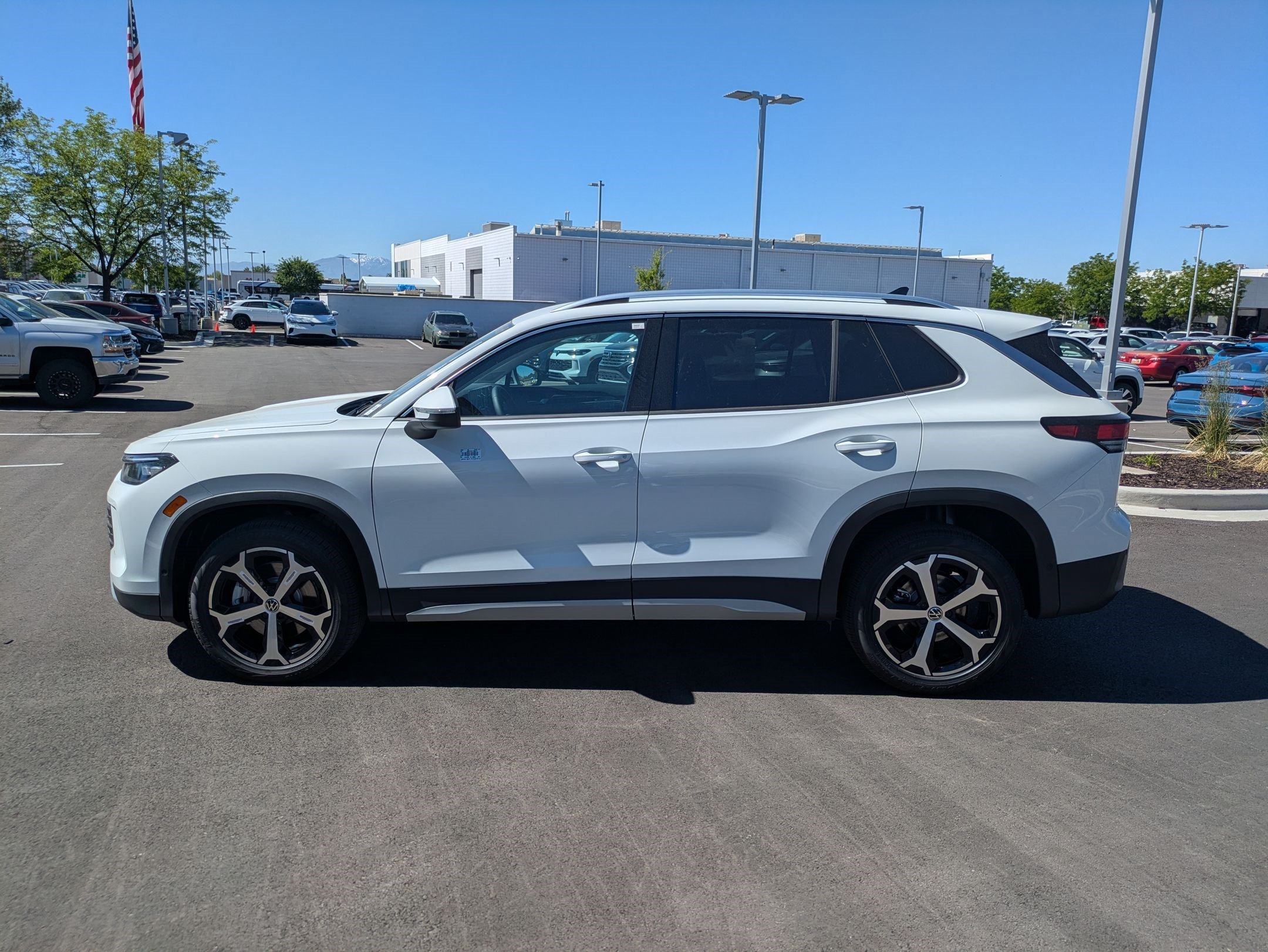 New 2026 Pure White Volkswagen SE image 7