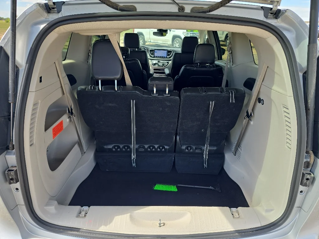 Used 2024 Silver Chrysler Touring L image 35