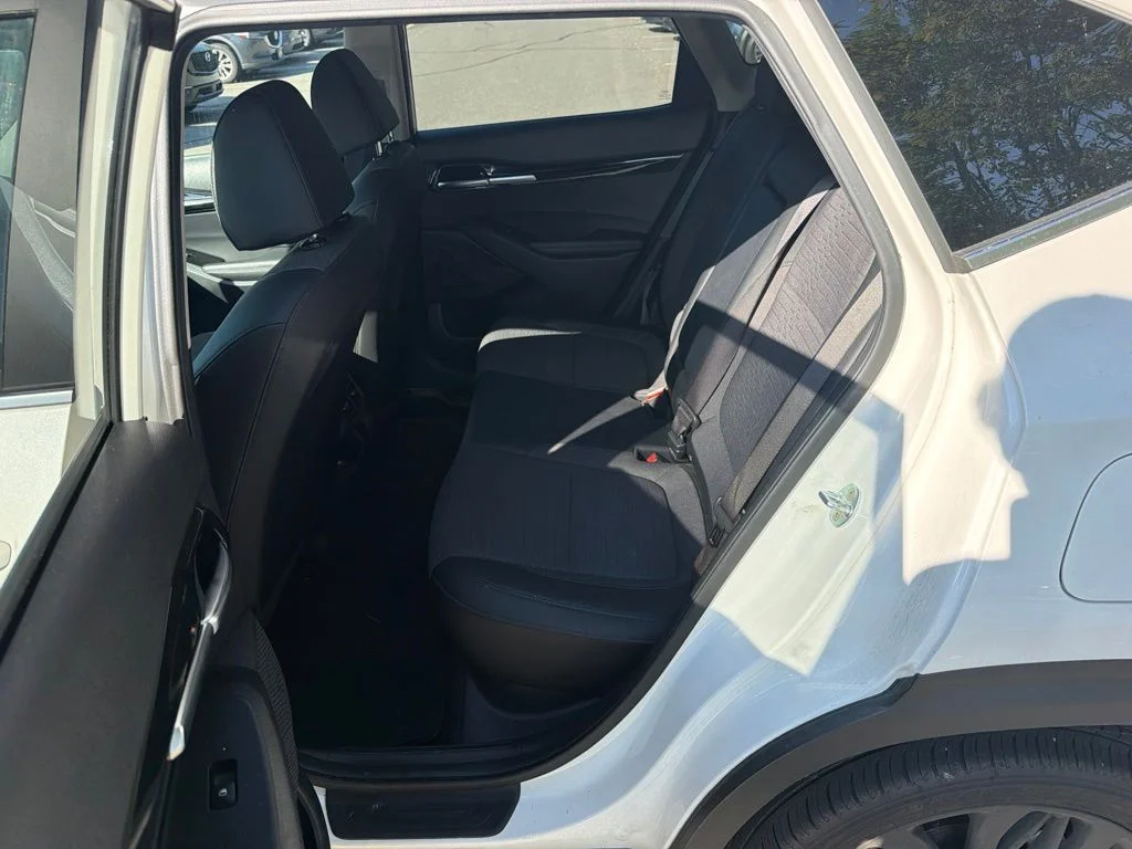 Used 2023 Snow White Pearl Kia Nightfall image 8