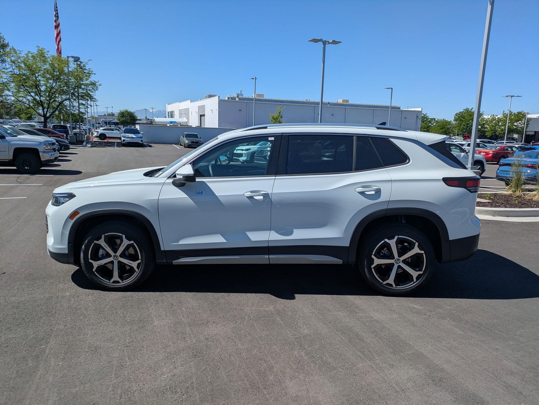 New 2026 Pure White Volkswagen SE image 7