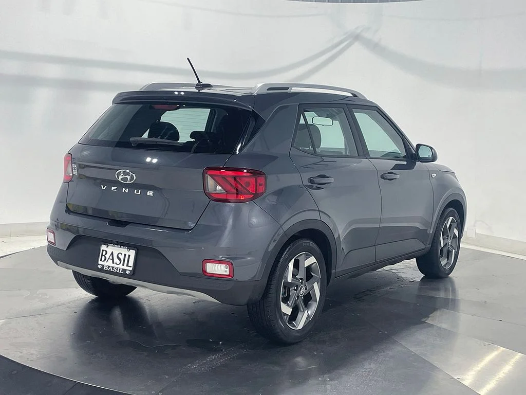 Used 2023 Gray Hyundai SEL image 10