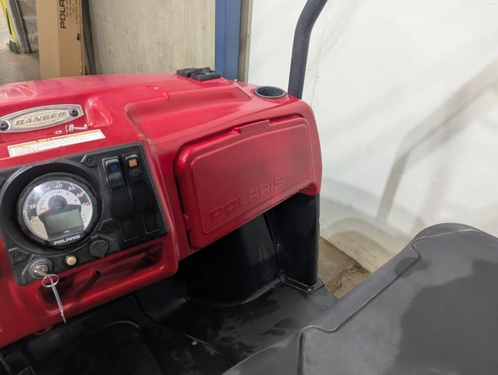 Used 2009 RED Polaris Crew image 10