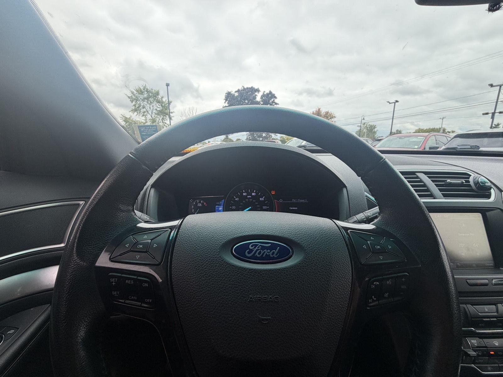 Used 2016 Ruby Red Metallic Tinted Clearcoat Ford XLT image 18