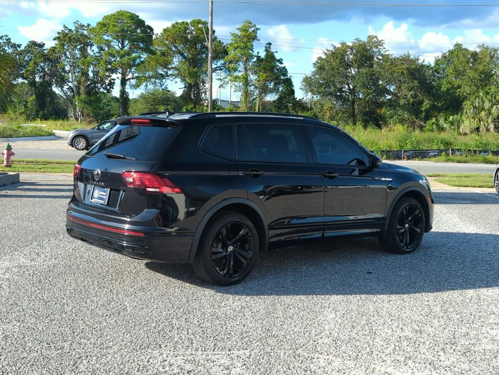 Used 2023 Black Volkswagen 2.0T SE R-Line Black image 7