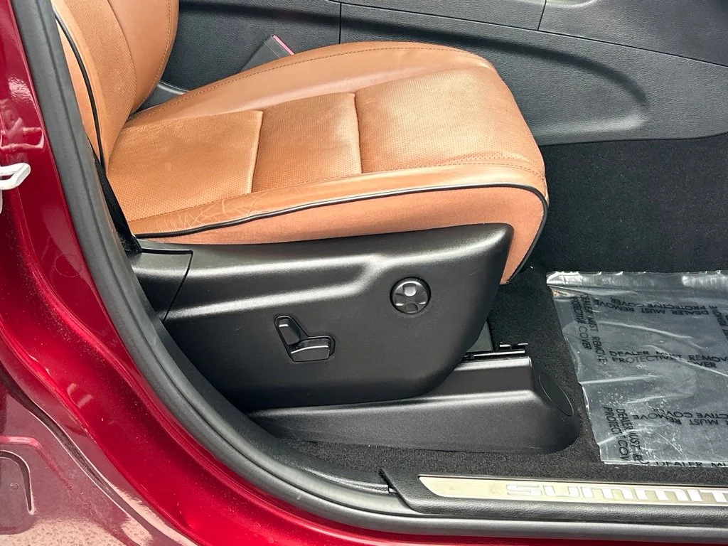 Certified Used 2019 Velvet Red Pearlcoat Jeep Summit image 42