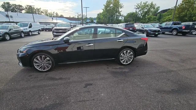 Used 2024 Black Nissan 2.5 SL image 6