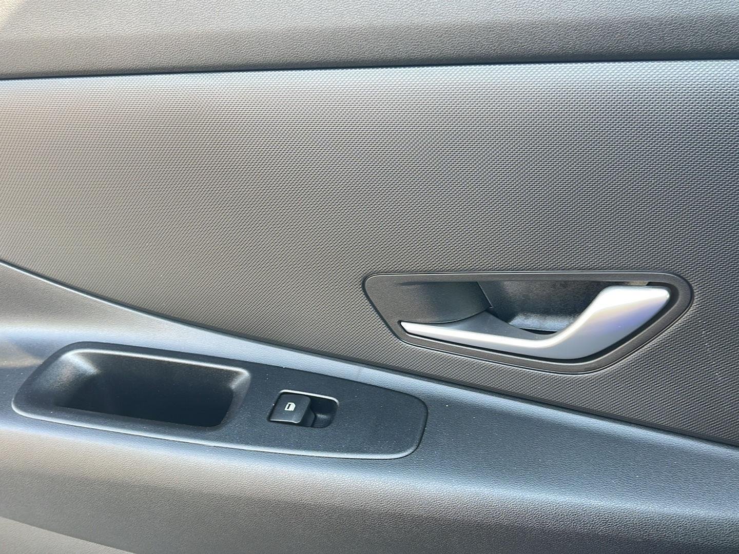 2024 Hyundai Elantra SEL - Photo 18