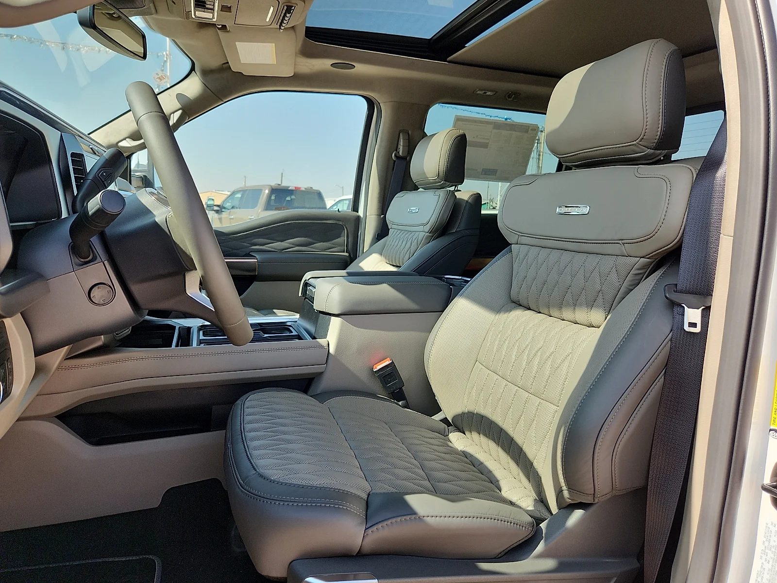New 2026 Star White Metallic Tri-Coat Ford Platinum image 17
