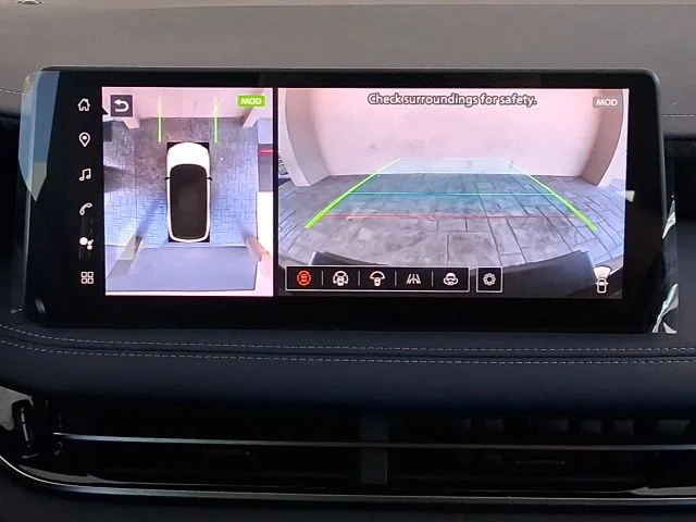 New 2026 2T RAD WHT INFINITI Sport AWD image 14