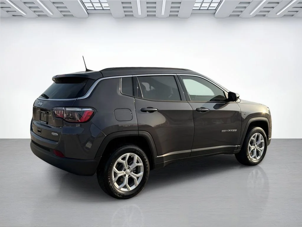 Used 2024 Gray Jeep Latitude image 3