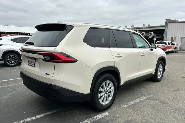 Used 2024 White Toyota XLE image 4