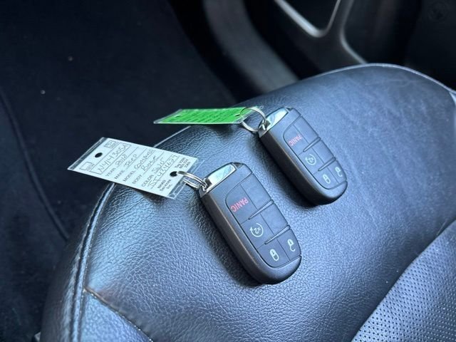 Used 2018 Silver Jeep Limited image 22