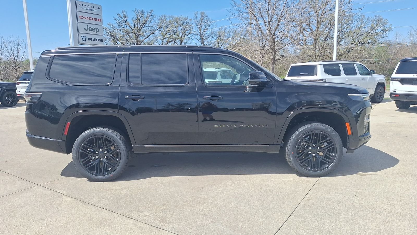New 2026 High Gloss Black Exterior Paint Jeep Limited Reserve image 3