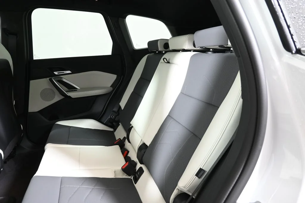 New 2026 White BMW xDrive28i image 4