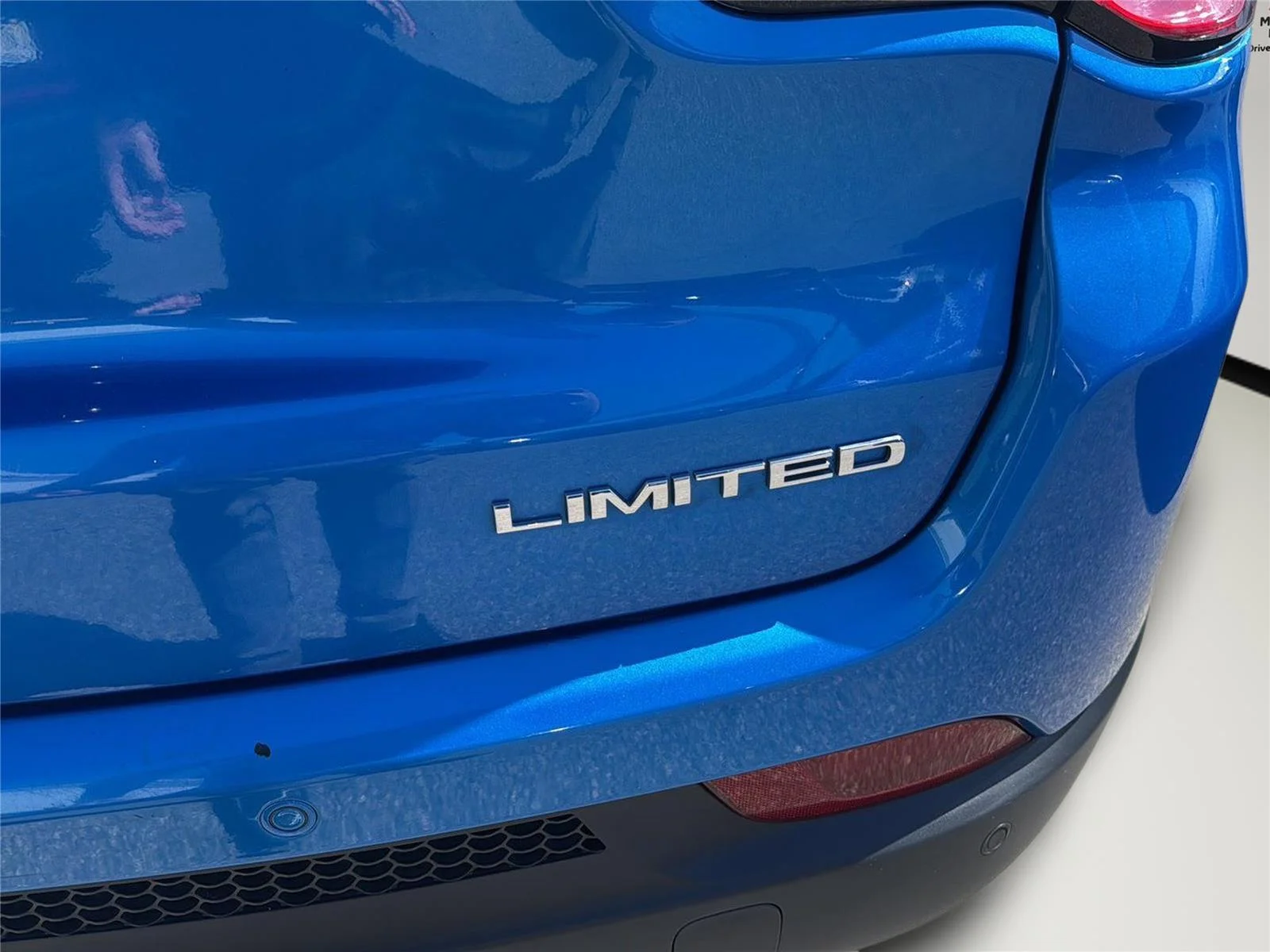 Used 2025 Hydro Blue Pearlcoat Jeep Limited image 26