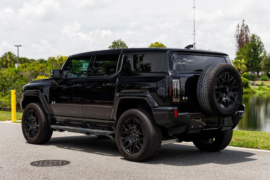 Used 2025 Black GMC 2X image 5