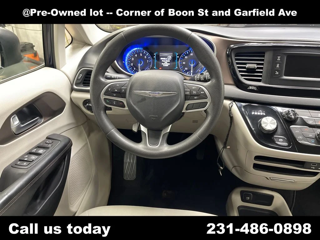 Used 2017 Blue Chrysler LX image 17