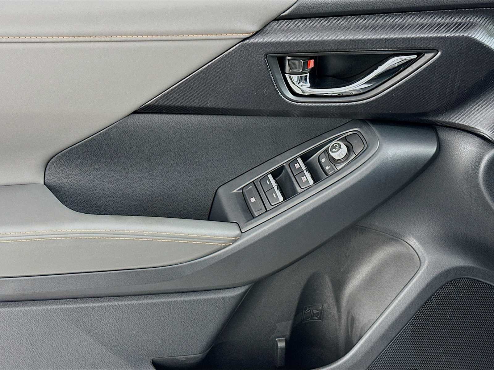 New 2026 ICE SILVER METALLIC Subaru Limited Hybrid image 17