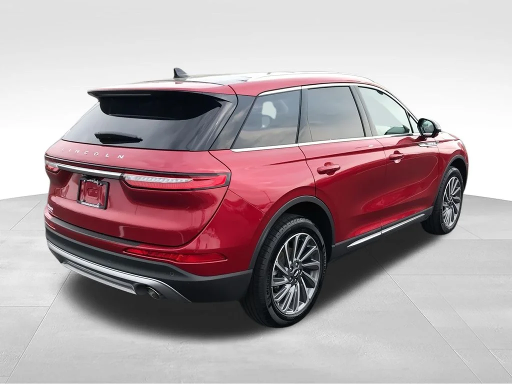 Used 2024 Red Lincoln Reserve image 10