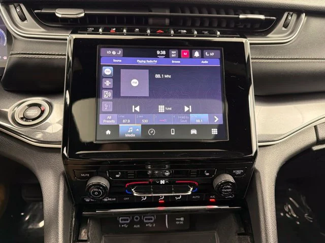 Used 2021 Black Jeep Altitude image 20