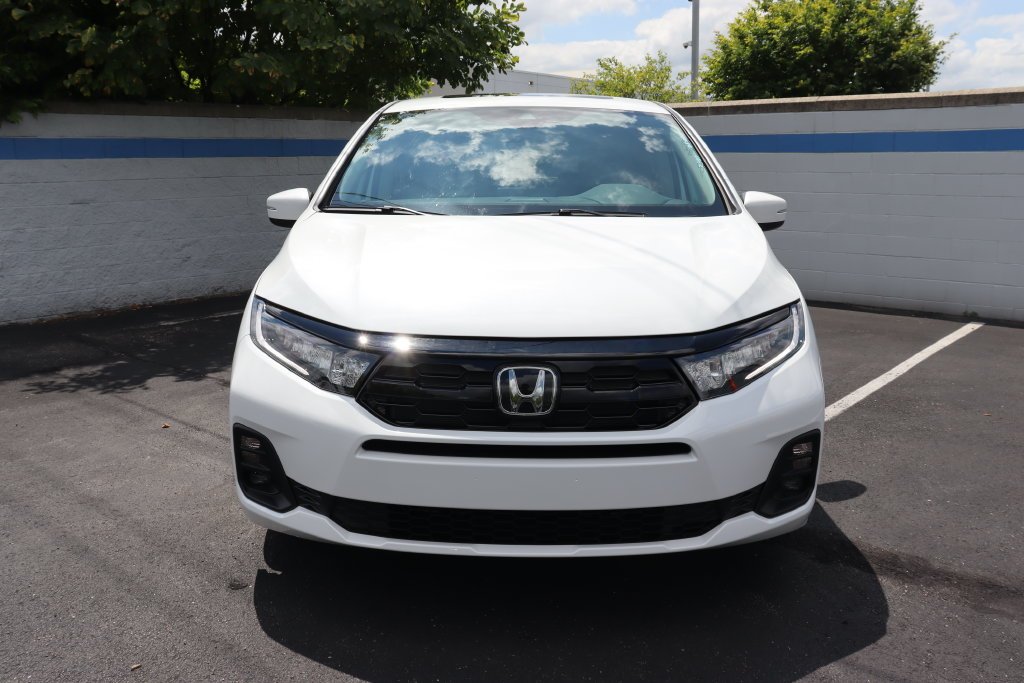 New 2027 Platinum White Pearl Honda Touring image 8