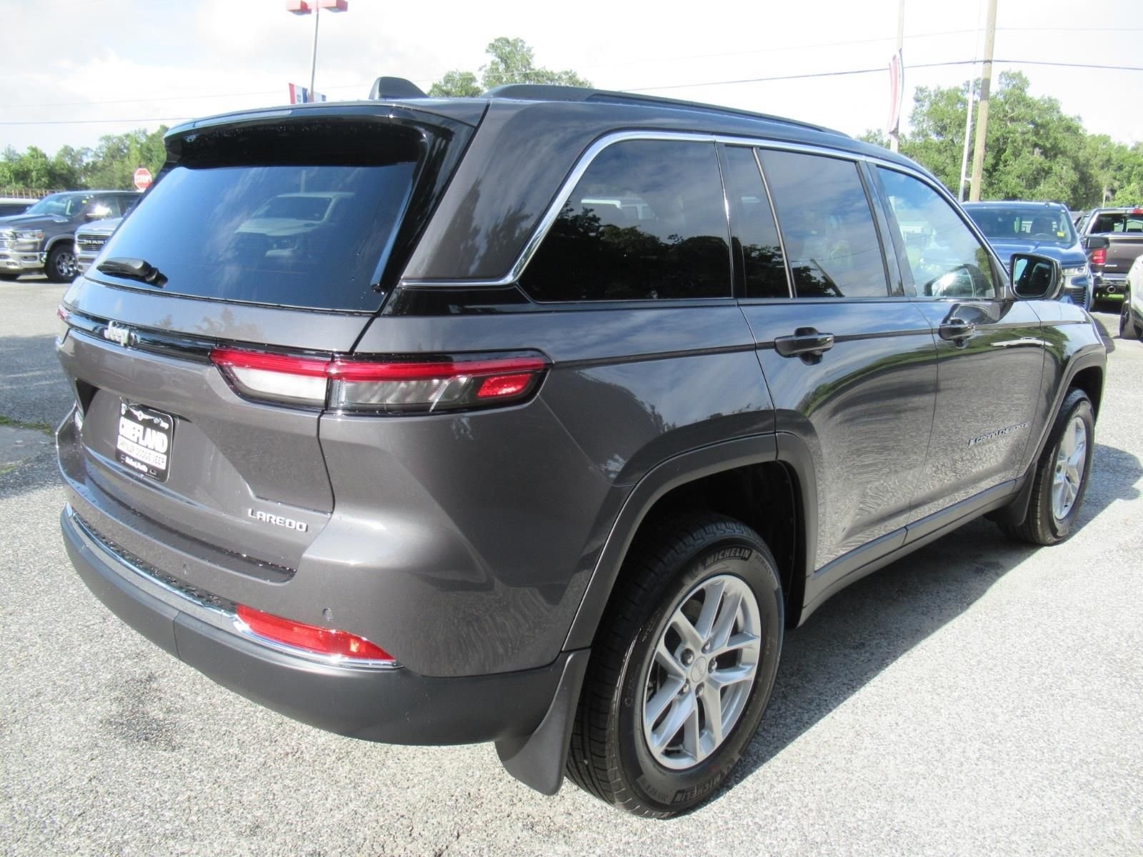 New 2026 Baltic Gray Metallic Clear-Coat Exterior Paint Jeep Laredo X image 7