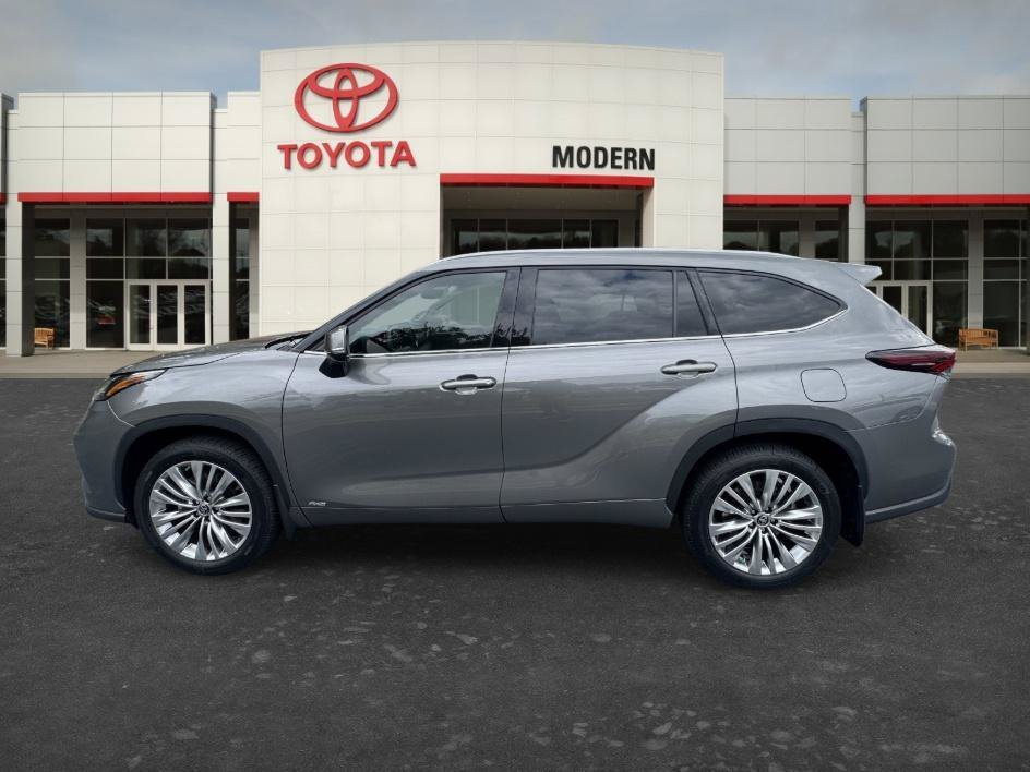Used 2025 Heavy Metal Toyota Hybrid Platinum image 4
