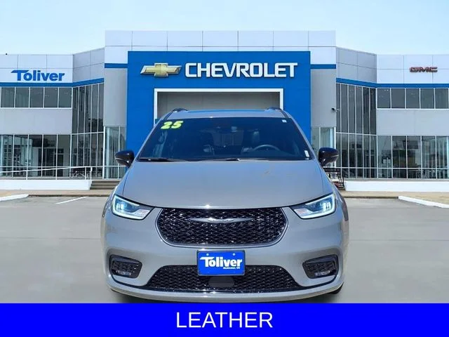 Used 2025 White Chrysler Limited image 3