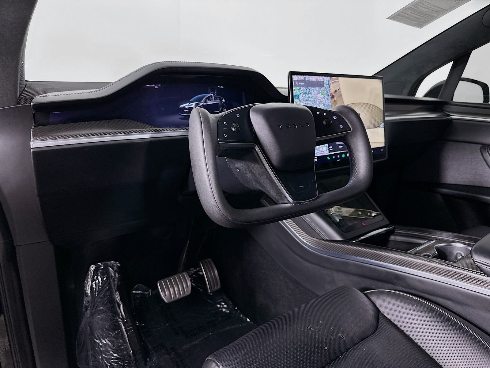 Used 2023 Solid Black Tesla Plaid image 9