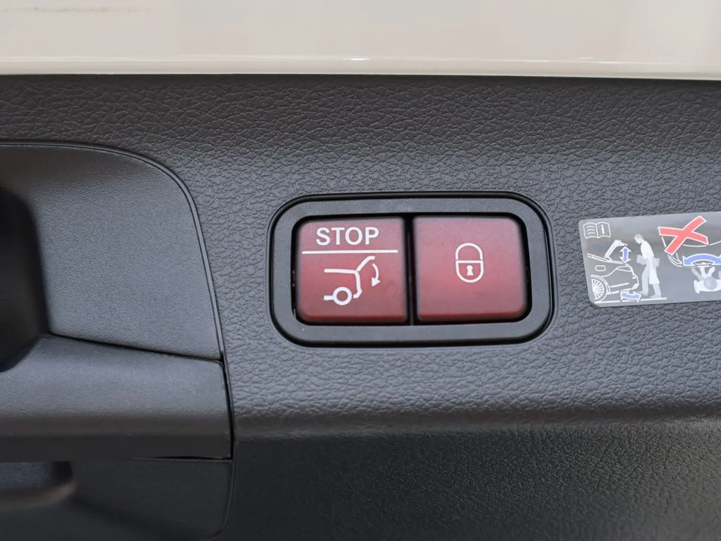 New 2026 MANUFAKTUR Moonlight White Metallic Mercedes-Benz GLS 450 image 17