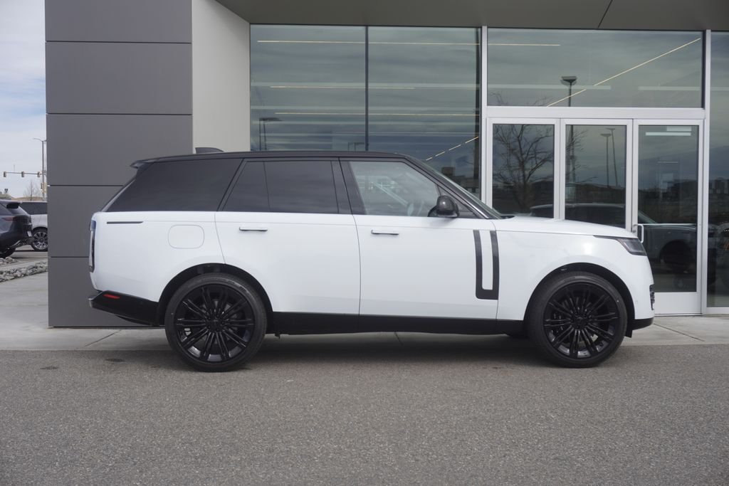 New 2026 Fuji White Land Rover SE image 7