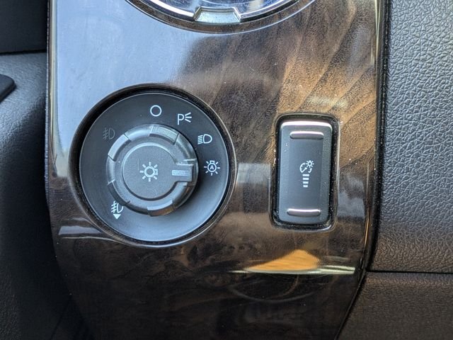 Used 2015 White Ford Platinum image 25