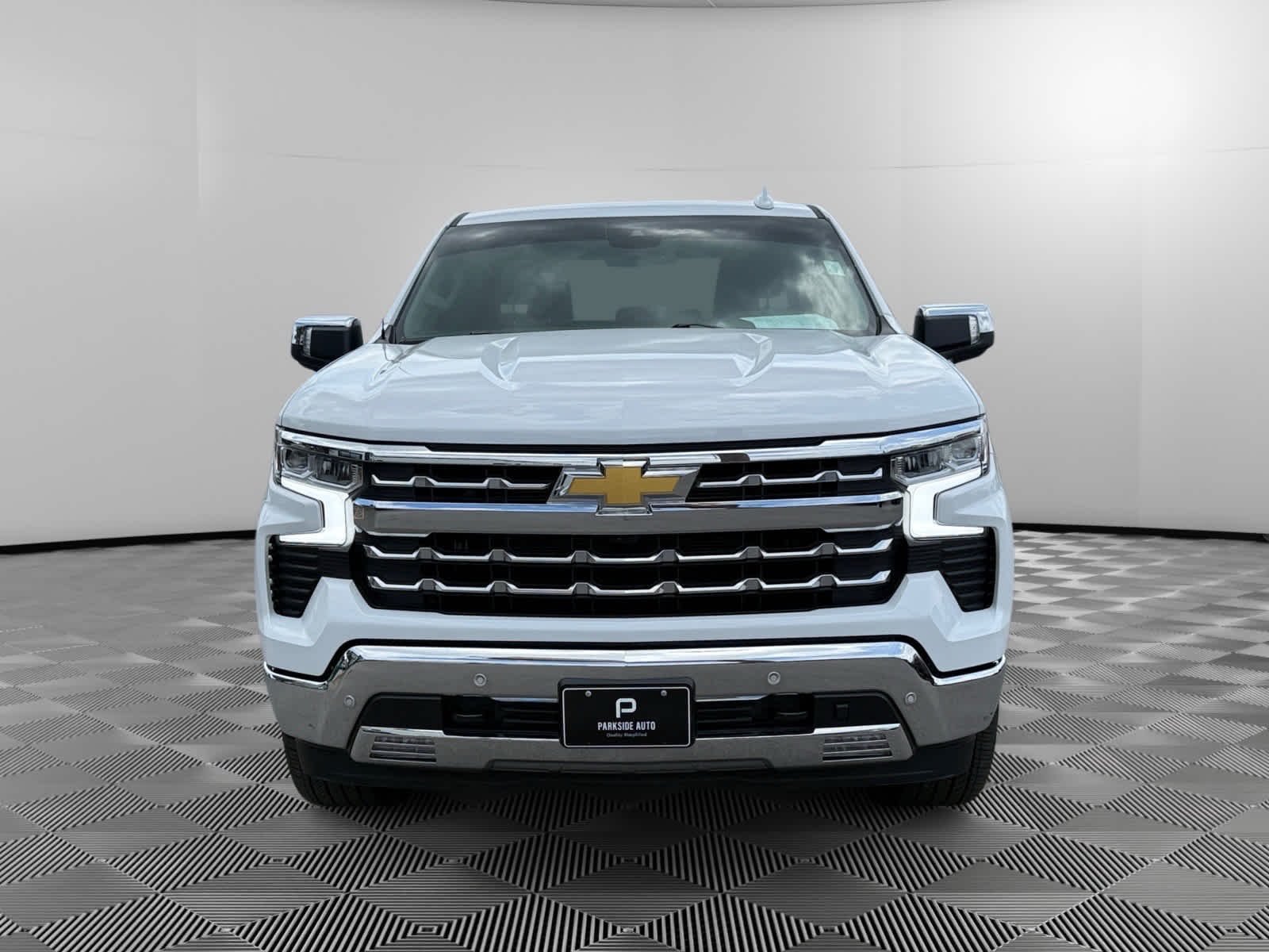 Used 2025 Summit White Chevrolet LTZ image 8