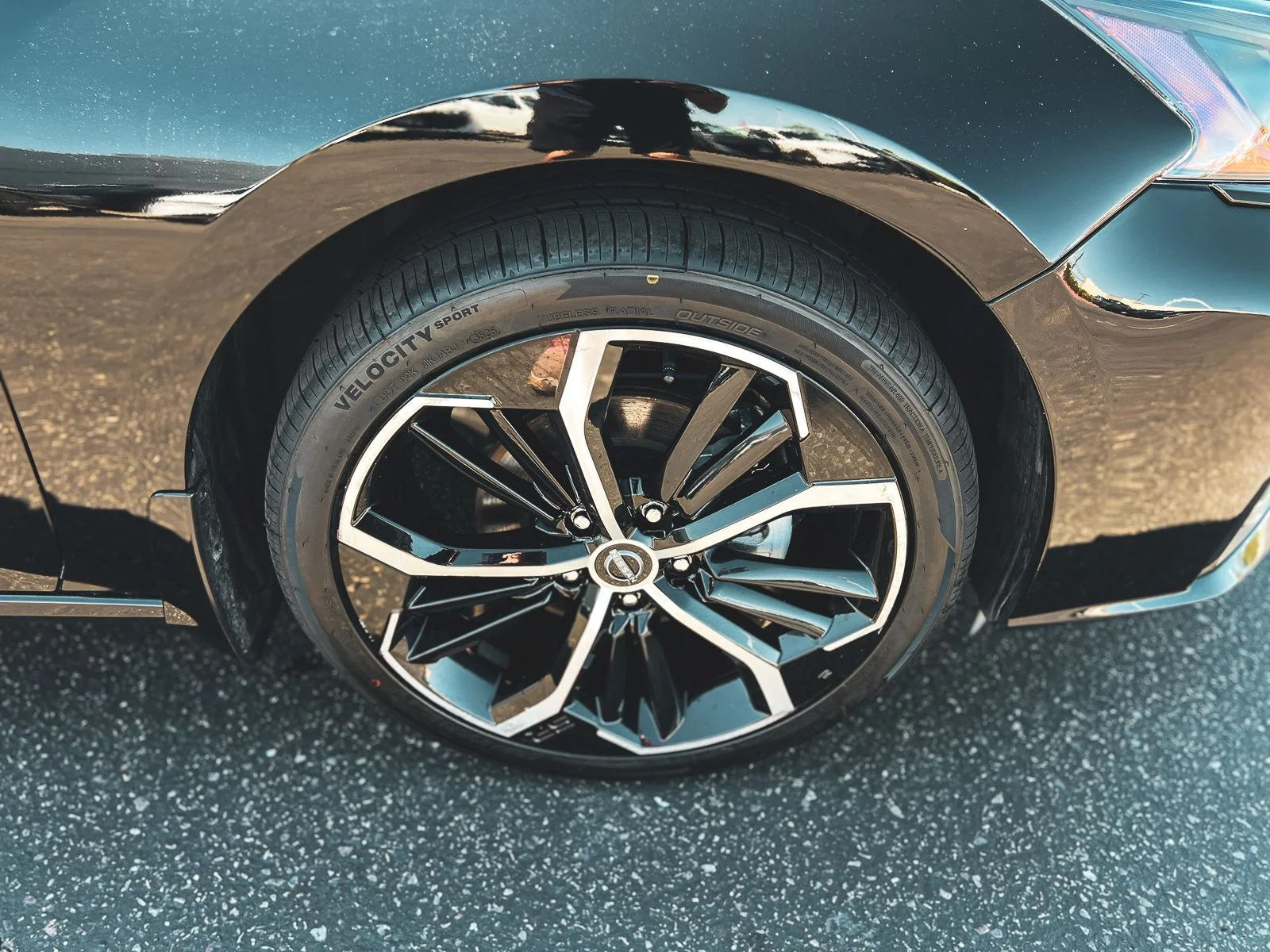 2025 Nissan Altima SR - Photo 9