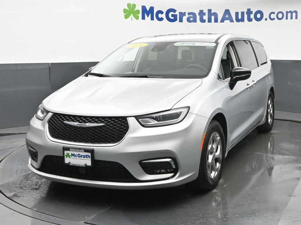 Used 2024 Silver Chrysler Limited image 25