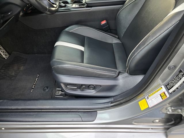Used 2025  Toyota SE image 16