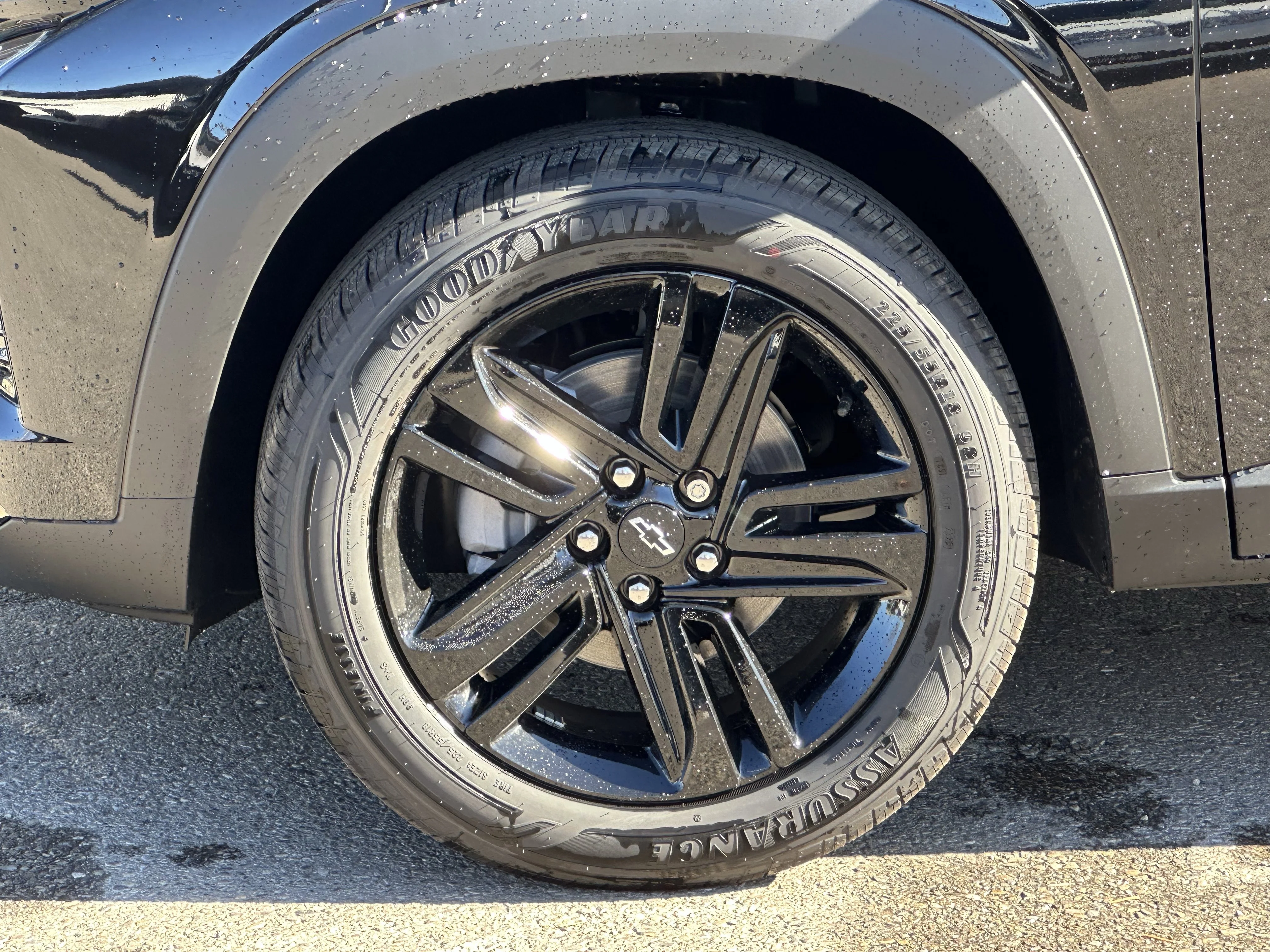 New 2026 Mosaic Black Metallic Chevrolet ACTIV image 9