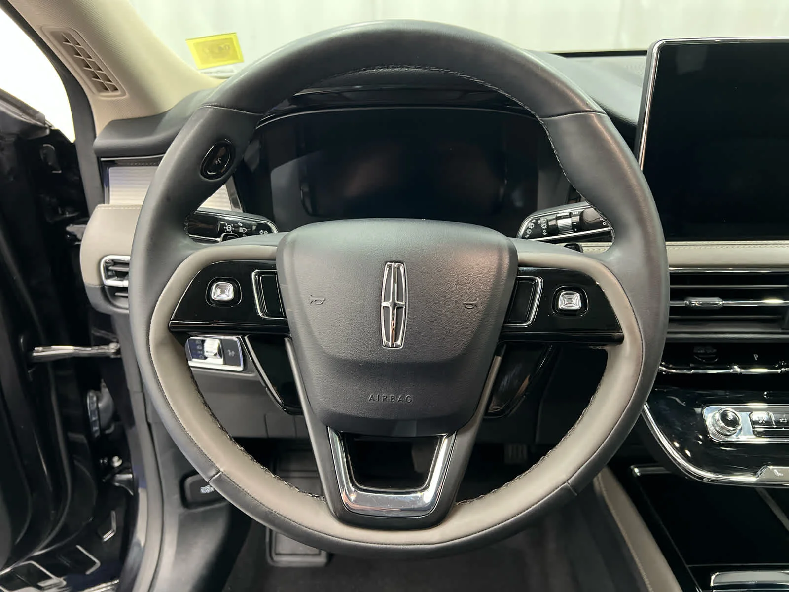 Used 2023 Infinite Black Metallic Clearcoat Lincoln Standard image 19