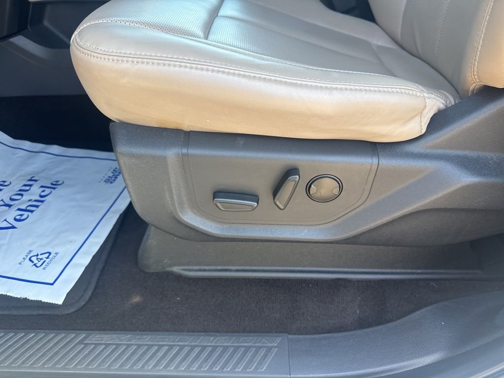 Used 2023 White Ford XLT image 35
