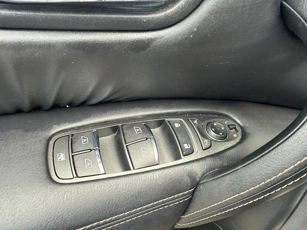 Used 2023 Black Nissan Platinum image 19
