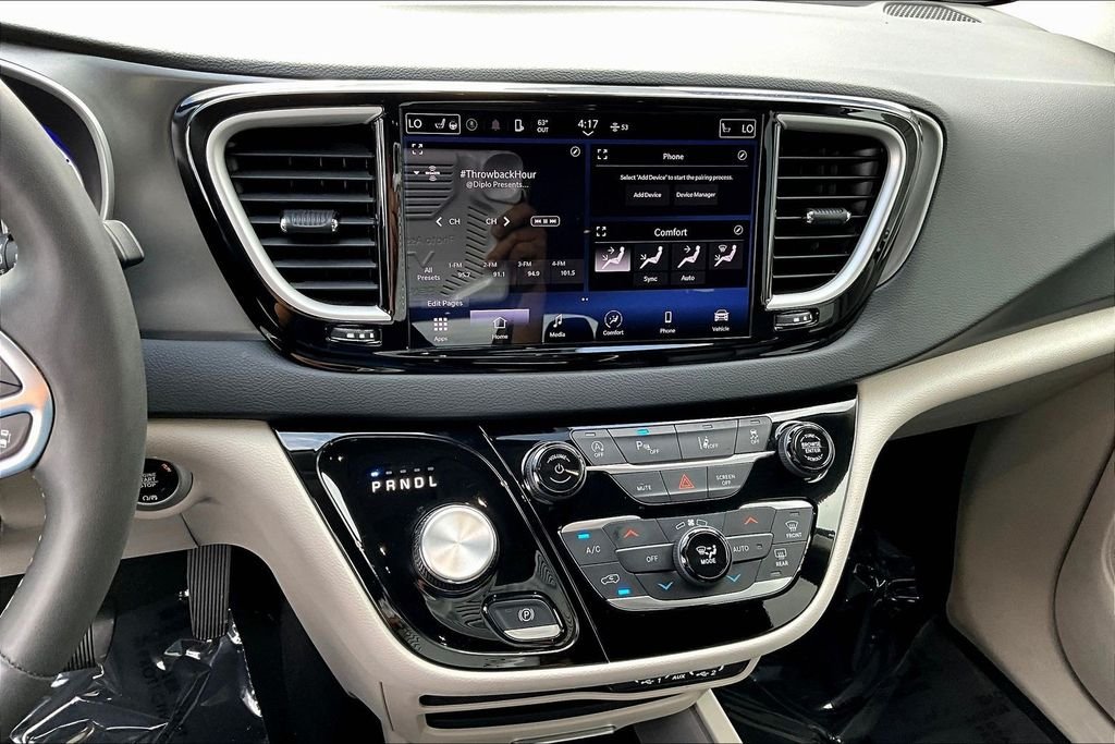 Used 2023 White Chrysler Touring L image 13