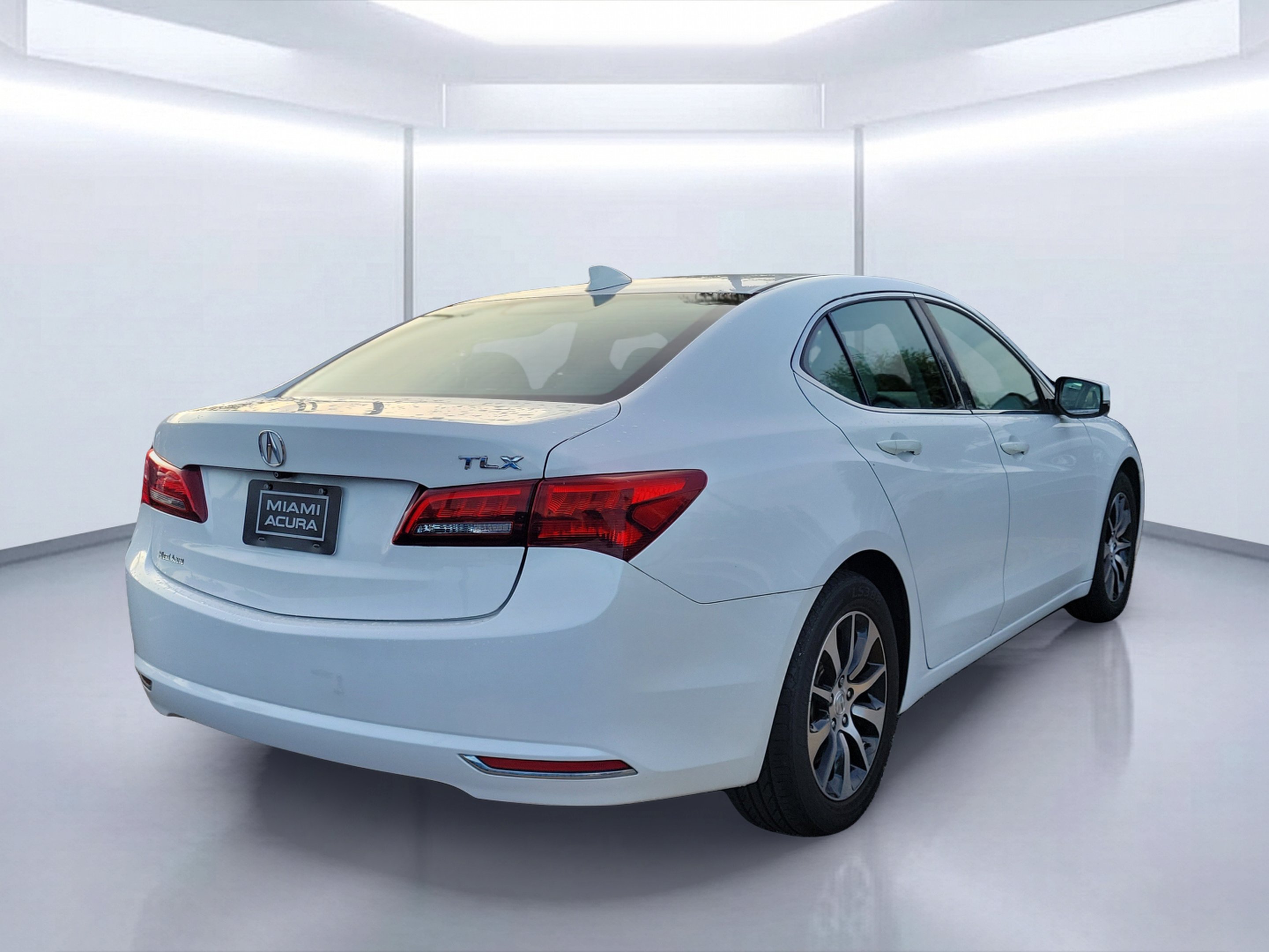 Used 2016 Bellanova White Pearl Acura Tech image 4