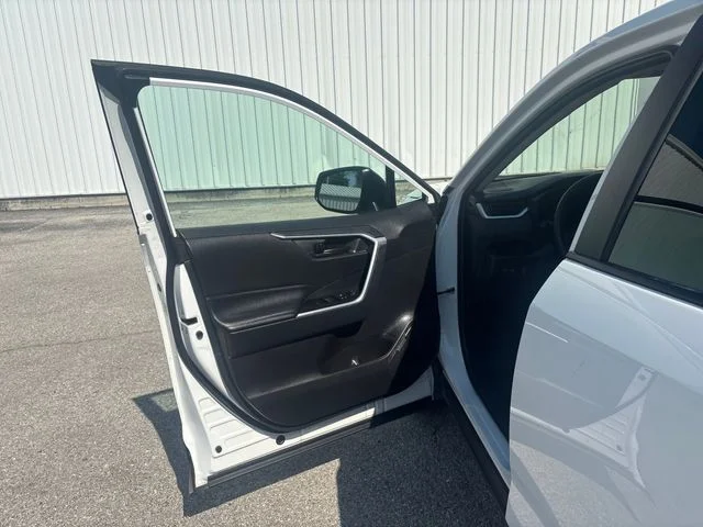 Used 2025 White Toyota LE image 10