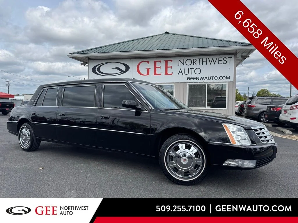2010 Cadillac DTS's photo