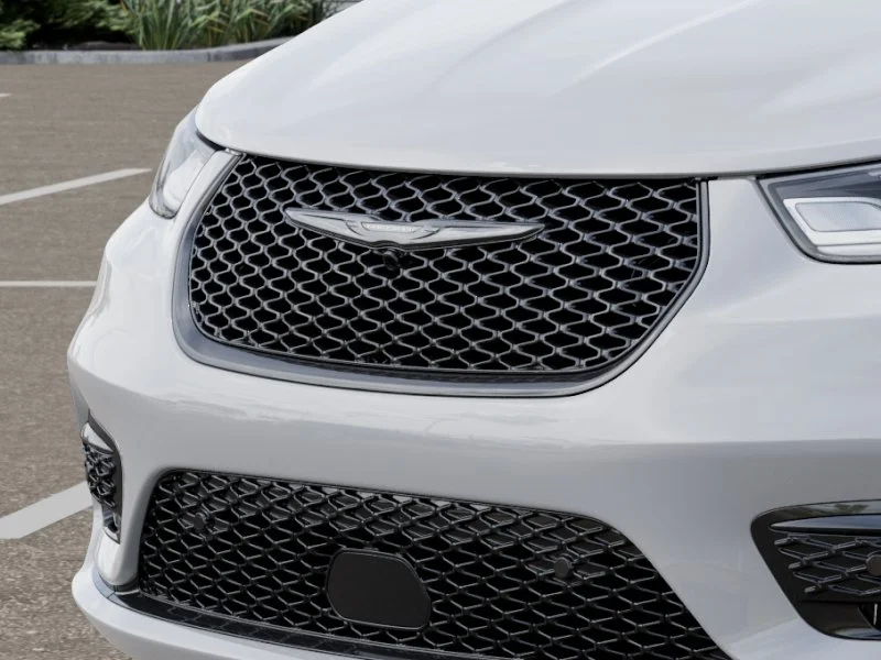 New 2026 Bright White Clear-Coat Exterior Paint Chrysler Limited image 37
