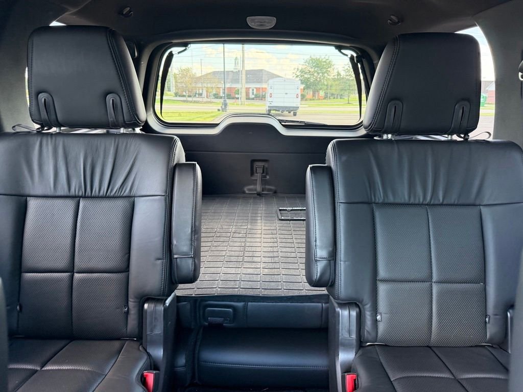Used 2014 White Lincoln Base image 16