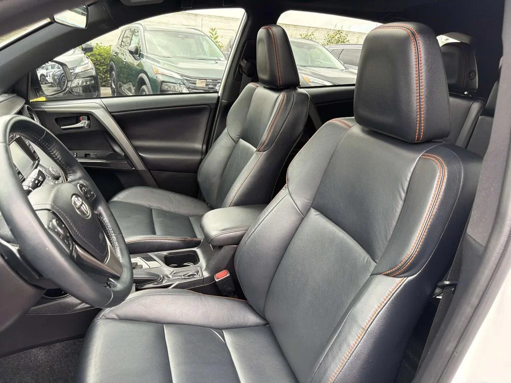 Used 2016 SUPER WHITE Toyota SE image 22