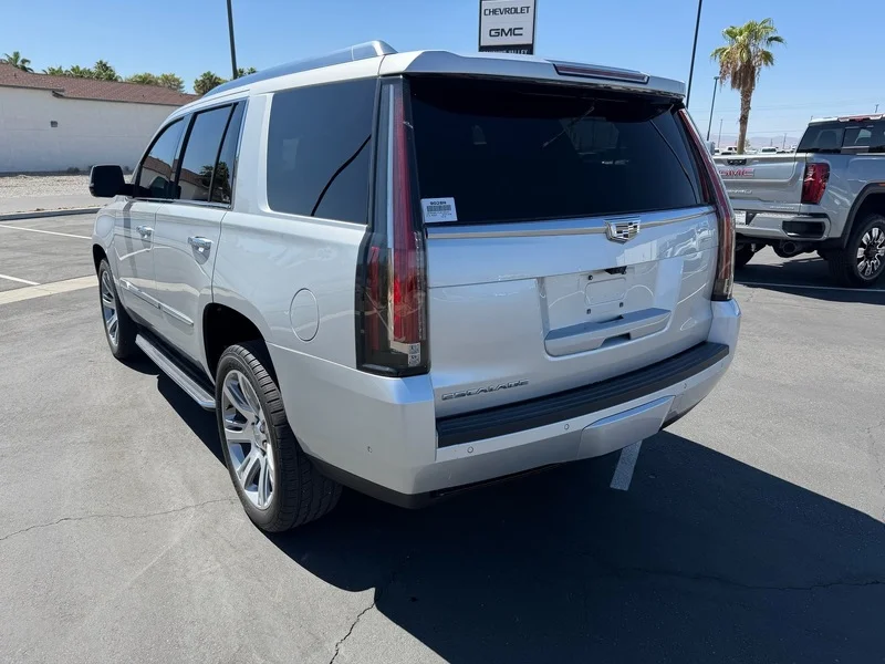 Used 2020 RADIANT SILVER METALLIC Cadillac Luxury image 5