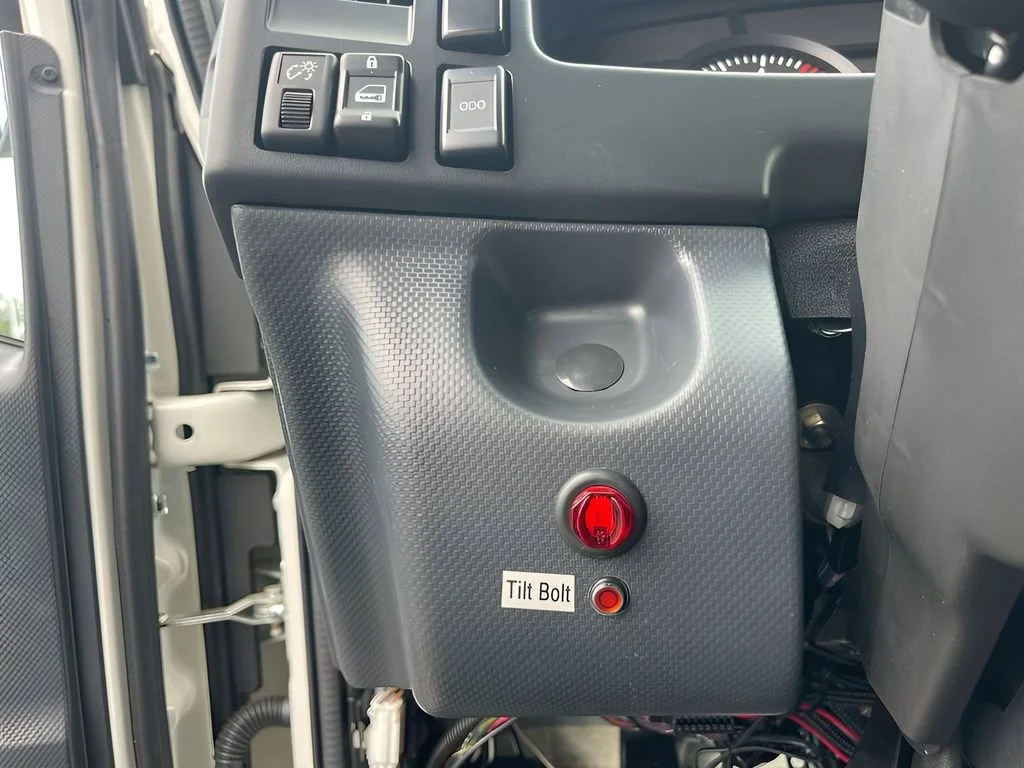 Used 2024 Arc White Chevrolet 1WT image 17