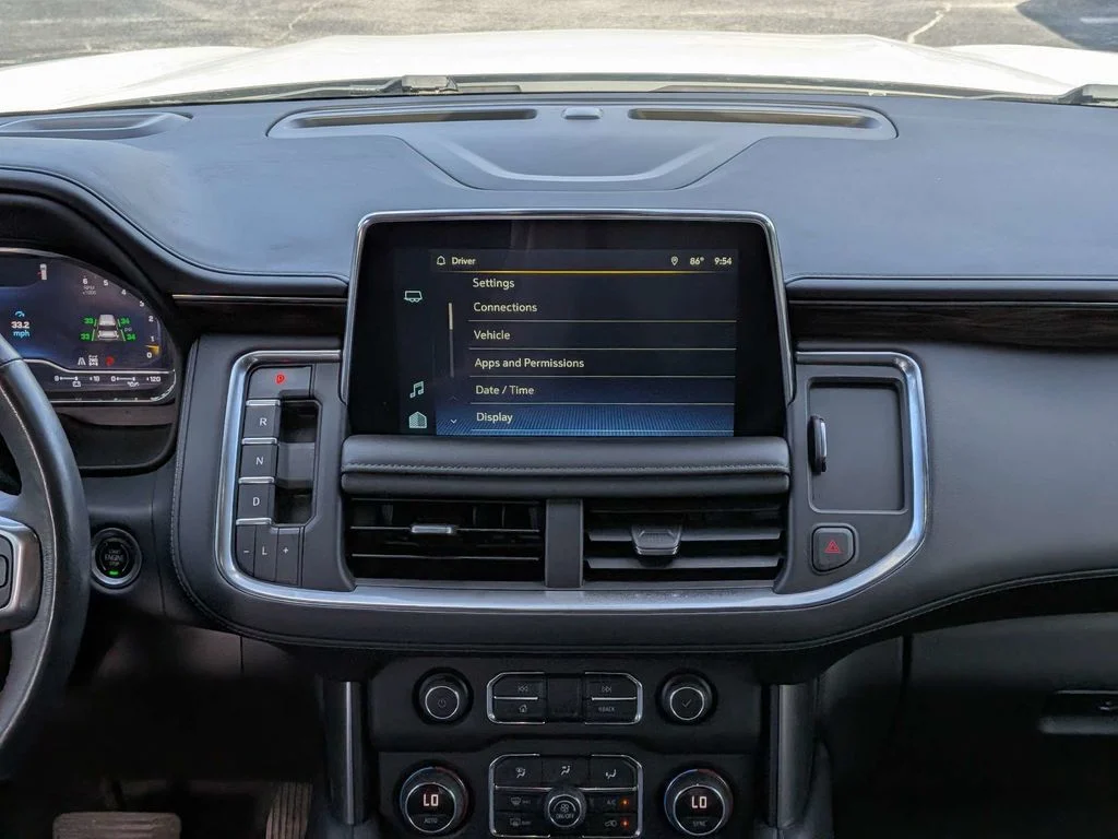 Used 2022 White Chevrolet Z71 image 19